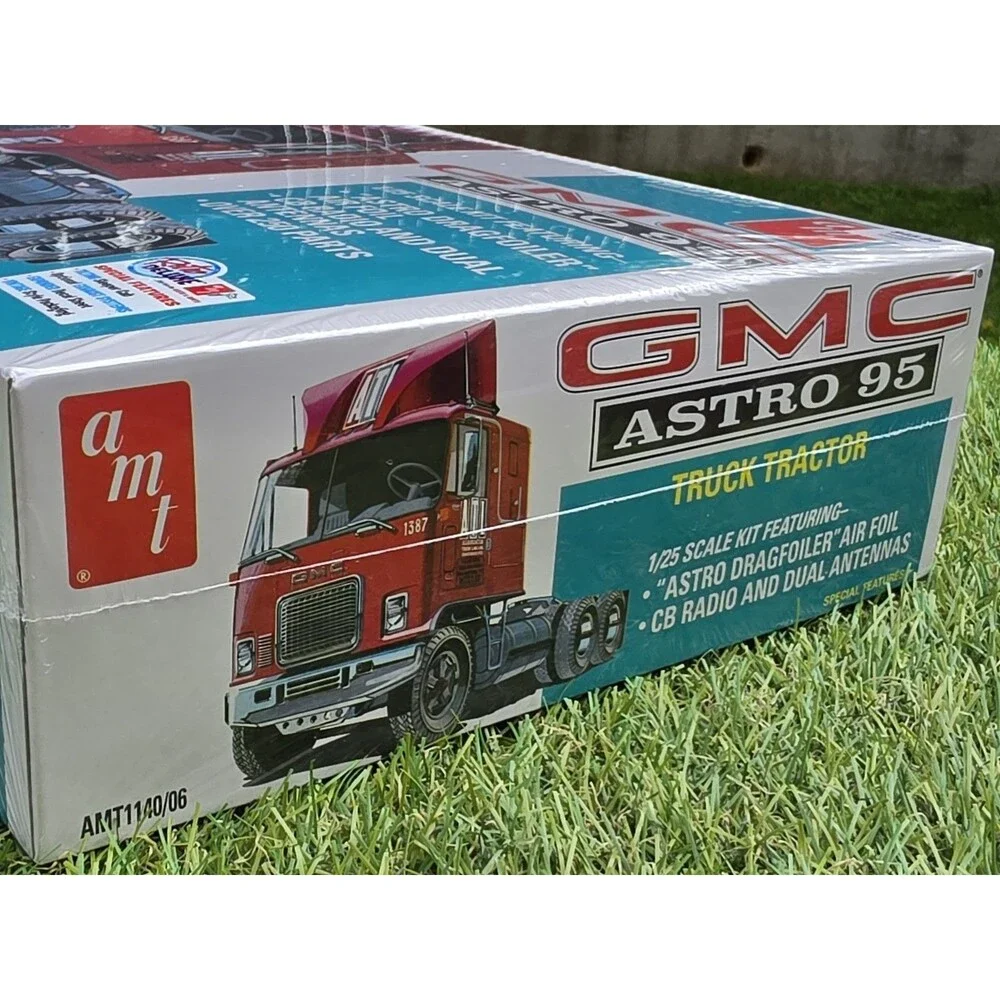 AMT GMC Astro 95 Model Kit 1:25 #1140/06 New Sealed Retro Deluxe